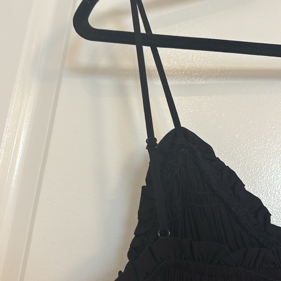 Fitted textured black dress - Picture 4 of 4